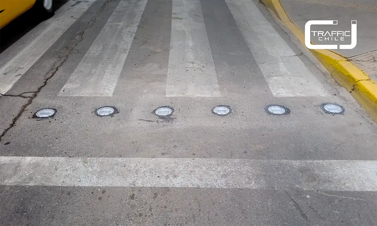 Lo Barnechea Refuerza la Seguridad Vial con la Instalación de Tachas Solares de CJ Traffic en los Pasos Peatonales